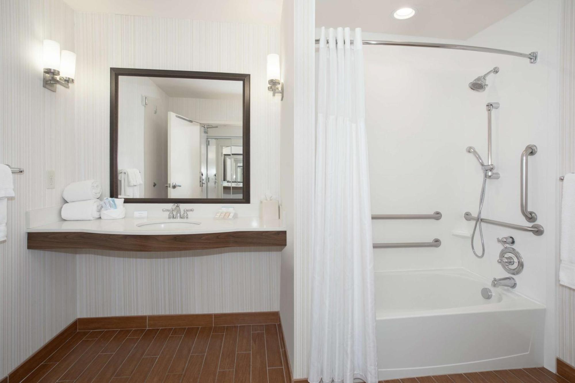 One-Bedroom King Suite,1551294886:JPEG
