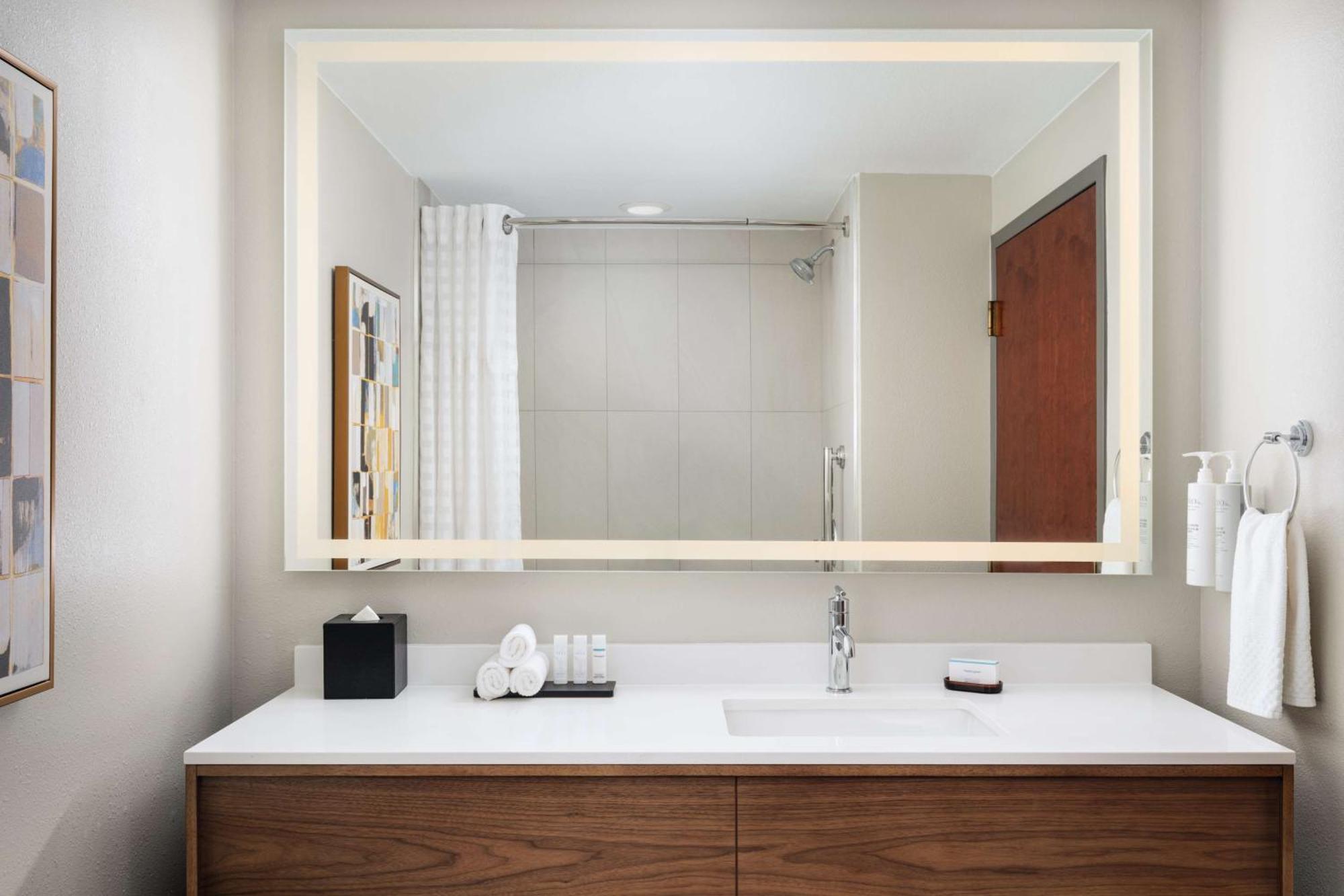 One-Bedroom King Suite - Hearing Access,1593647661:JPEG