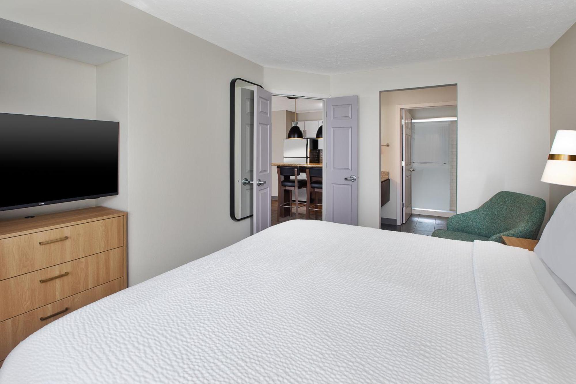 One-Bedroom King Suite Sofa Bed,1742776595:JPEG